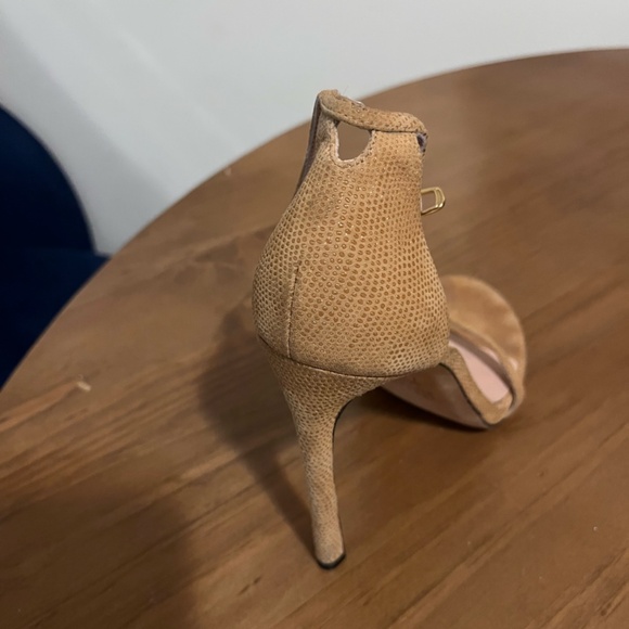 STUART WEITZMAN Nudistsong Goosebump Textured Suede Ankle Strap Heels Size 38 - Picture 3 of 7